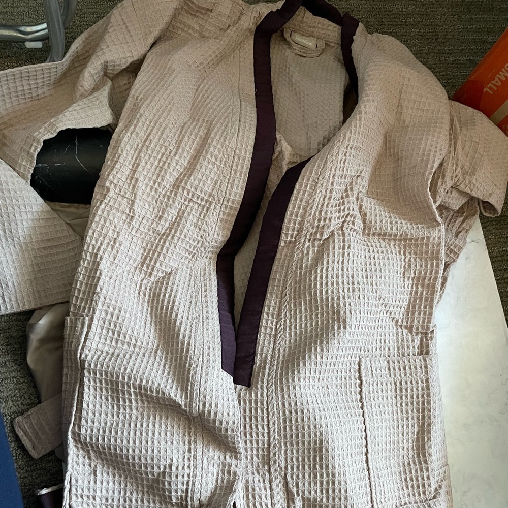 Guerlain long spa beauty robe size M unisex